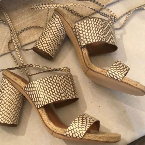 Franco Sarto Leather, chunky Barrel heel lace up sandal, size 8.5.  - Picture 5 of 10